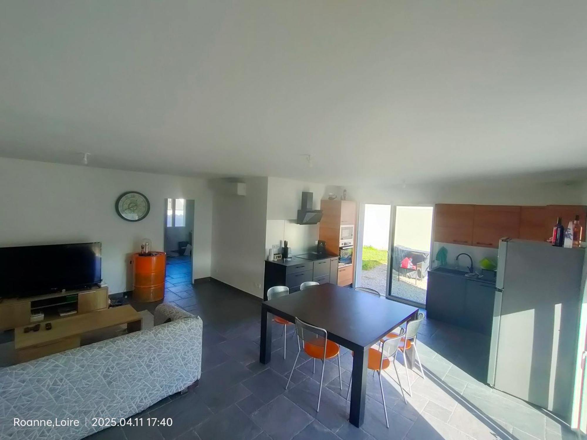 Chambre Dans Maison Plain-Pied Moderne Roanne Exterior photo