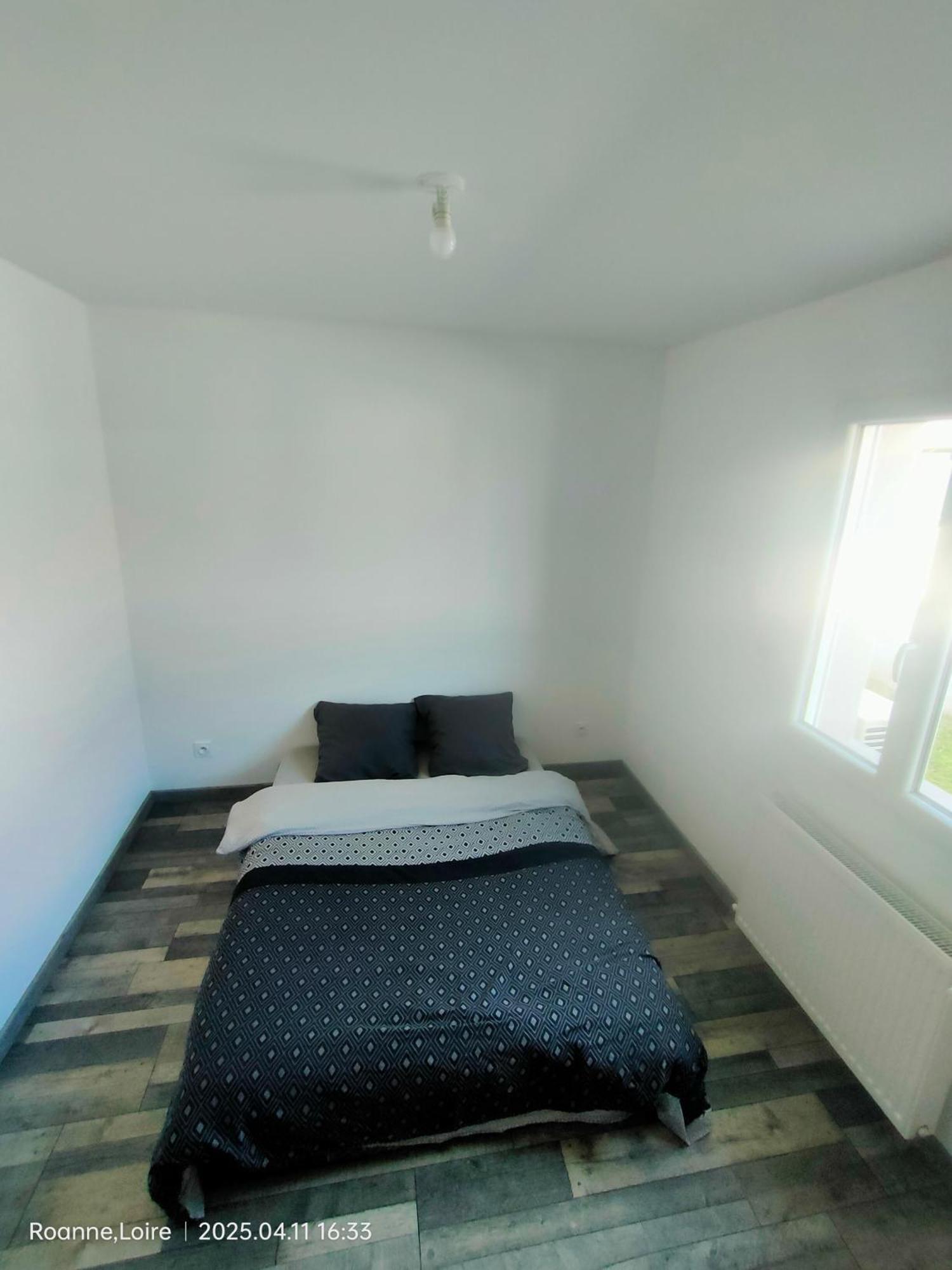 Chambre Dans Maison Plain-Pied Moderne Roanne Exterior photo